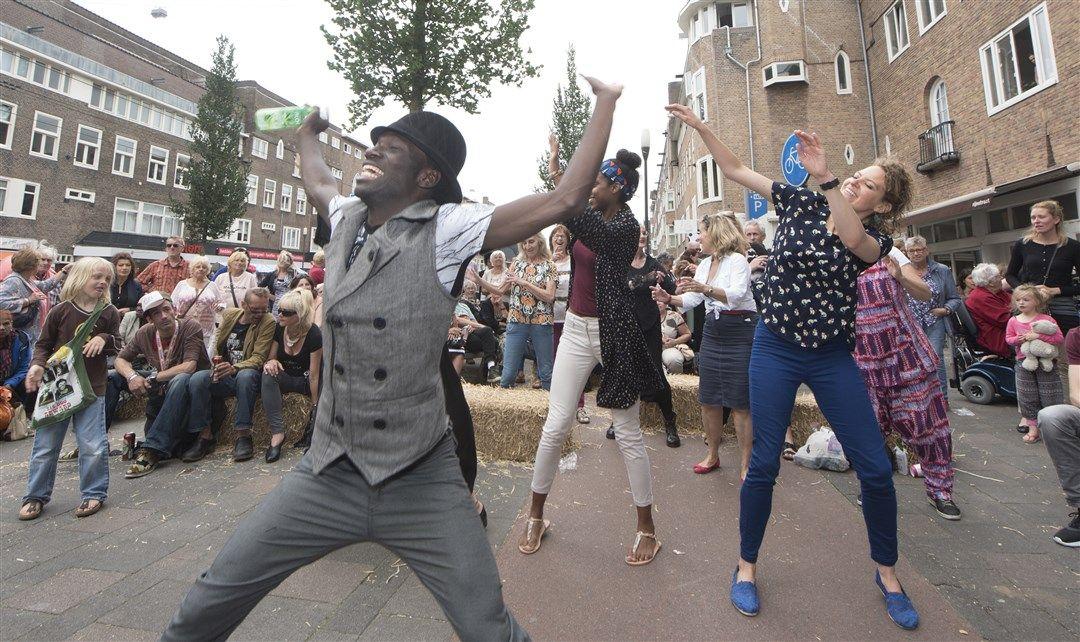 Buurtfeest in de Rijnstraat, 2016.
