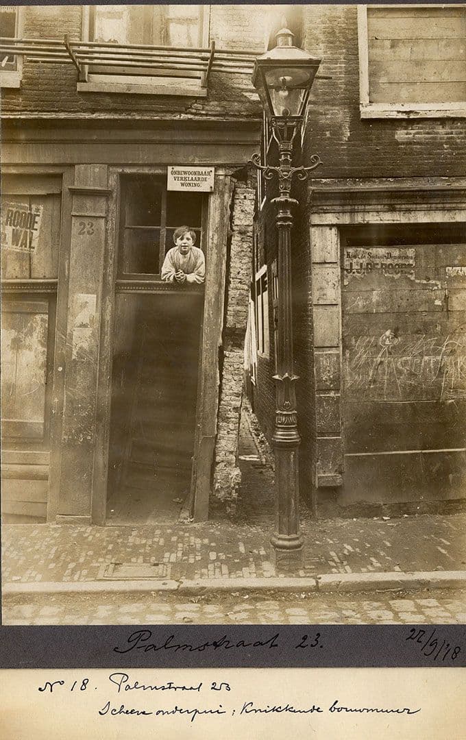 Onbewoonbaar verklaard pand aan de Palmstraat