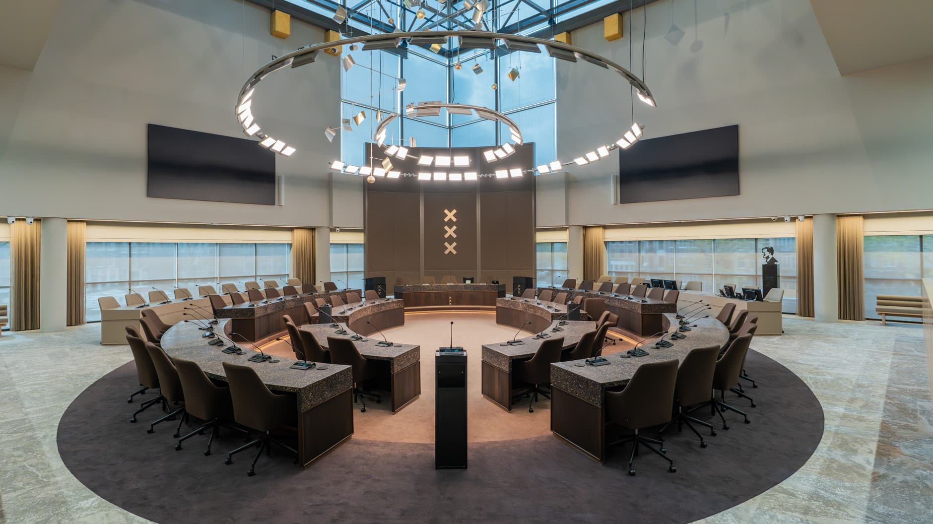 De nieuwe raadzaal in de Stopera (2026).